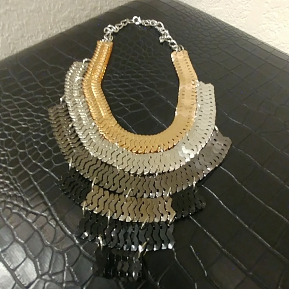 Metallic Layered Necklace - Picture 8 of 9